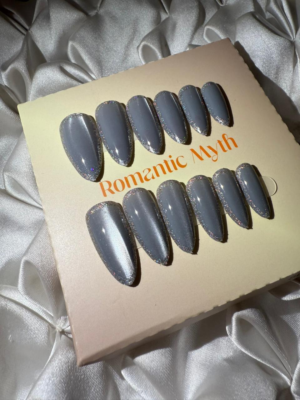 Shimmer Cat Eyes Nails